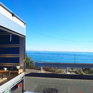 【冬晴れの運行】
茨城県は太平洋側の地域のため良いお天気が続いています( 　ˆᵕˆ )っ
運送中には、季節によって美しい景色を堪能することができます。
本日は県北方面に向かう途中のさわやかな景色を(/📸<\)✧
今の時期は、快晴の海沿いでの運送は気分が上がりますね！
また、別場所ではいちょうの絨毯ができていて癒された一日でした✨

#冬晴れ 
#太平洋 
#いちょうの絨毯 
#茨城県 
#栃木県 
#福島県いわき市 
#運送会社 
#重量物輸送 
#精密機器輸送 
#精密機械輸送 
#研究機器 
#精密機器 
#楽器輸送 
#ピアノ 
#トラック 
#クレーン 
#阿部ピアノ運送
